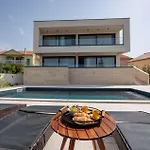Niksun Villa *